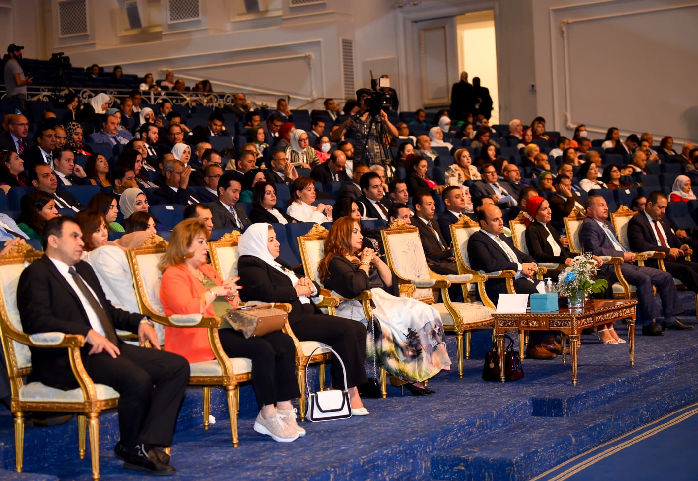 ​  خلال الجلسة الأولى للمؤتمر الثالث للكيانات المصرية بالخارج.. ممثلو الجاليات يطالبون بزيادة فروع البنوك المصرية حول العالم