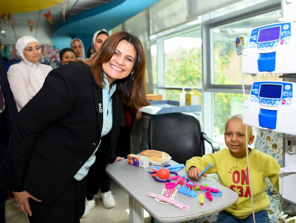 عقب مشاركتها في فاعلية دعم المستشفى بالولايات المتحدة الأمريكية..  وزيرة الهجرة تزور مستشفى سرطان الأطفال 57357